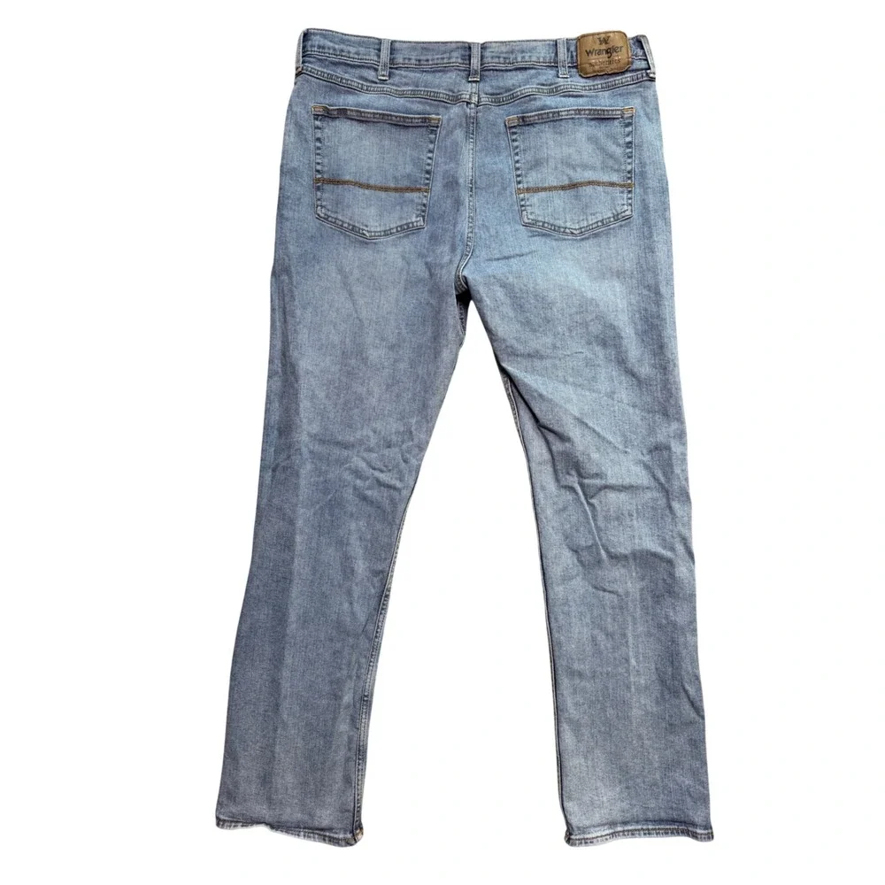 Wrangler Jeans Mens 38x32 Authentics Light Blue Stretch Denim EUC